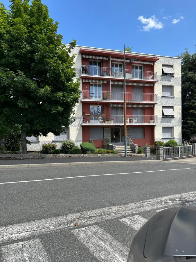 Minois Apartment Saint-Genet-Lerpt Exterior photo